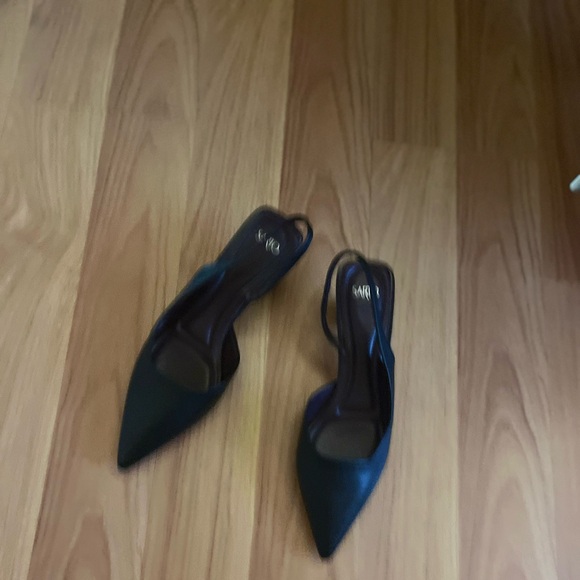 Sarto Devin Pointed Toe Kitten Heel Slingback Pump - Picture 6 of 9